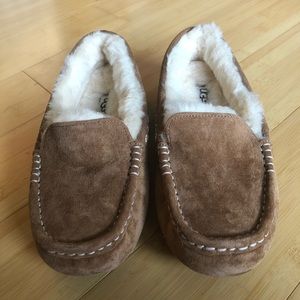 Ugg ansley moccasins size 5